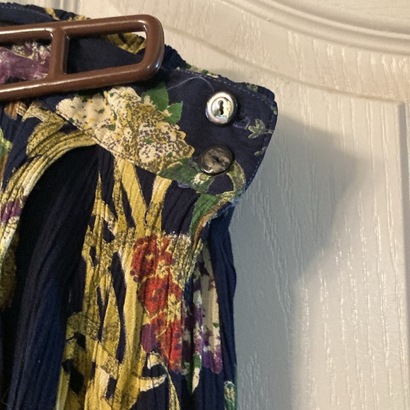 Culottes, elastic back waist, buttoned waistband, side pockets with matching top - Picture 3 of 4